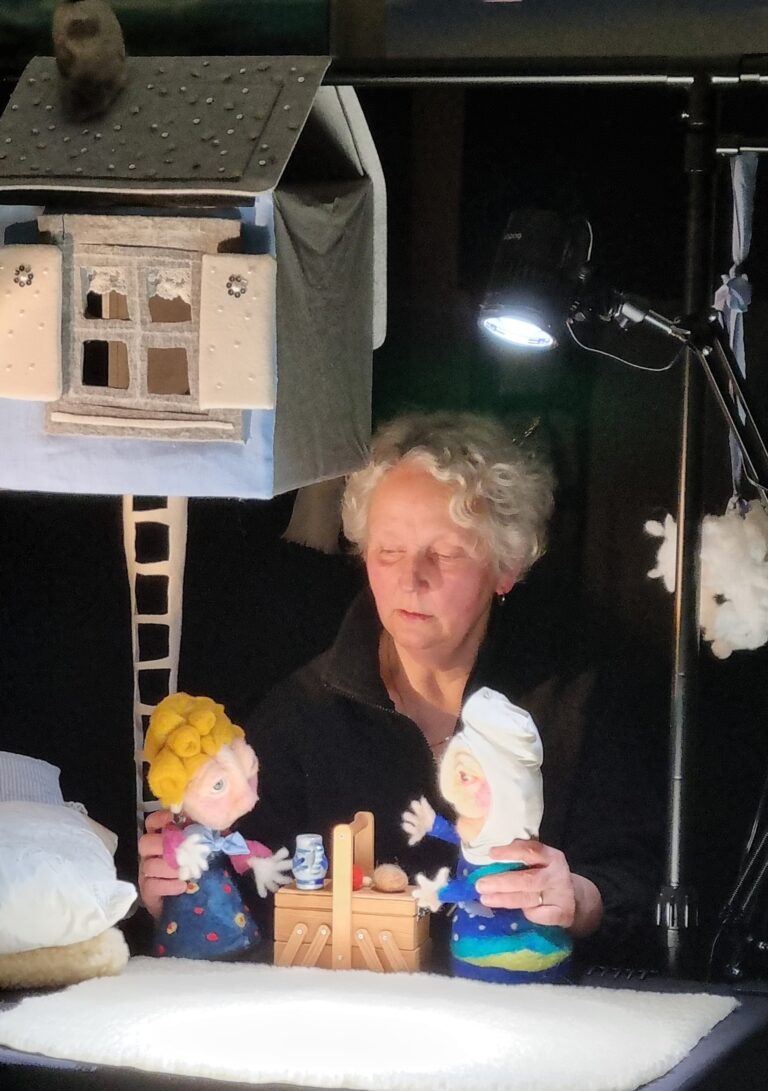 Frau Holle, ein Märchen up Platt 2025