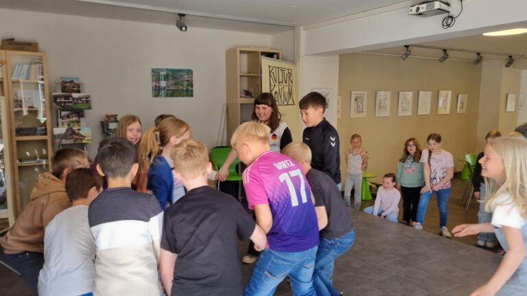 Wie snacken Platt, mit Schüler der Grundschule 2025